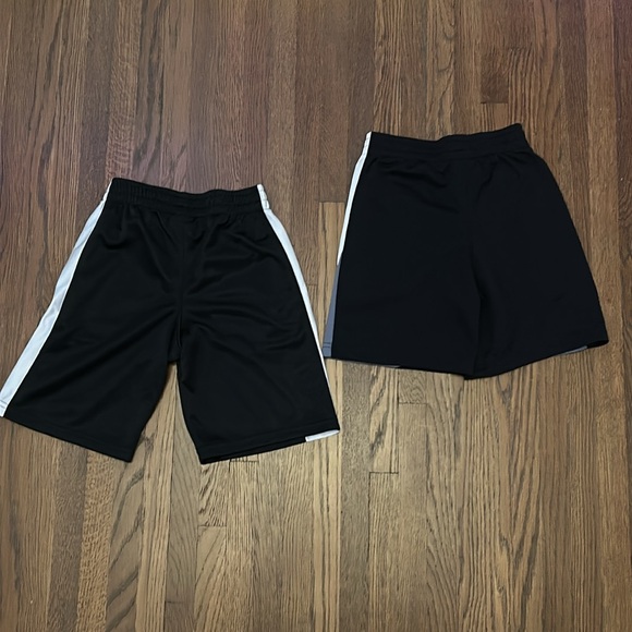 Lot of 2 Boy’s Under Armour Shorts Size 4 - Like New - Picture 6 of 6